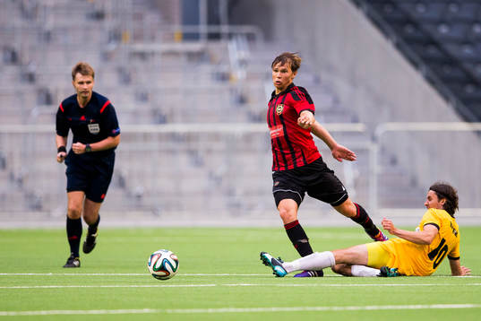 Brommapojkarnas Jesper Karlström blir fälld av VPS Vaasas