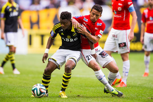 s Ibrahim Moro och Kalmars Ismael Silva Lima i kamp om