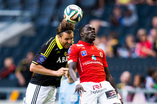 s Nils-Eric Johansson i en nickduell med Kalmars Papa