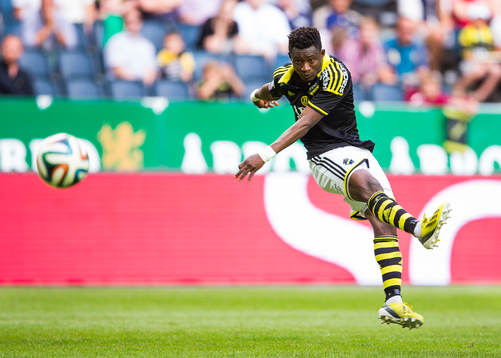 s Ibrahim Moro med skott