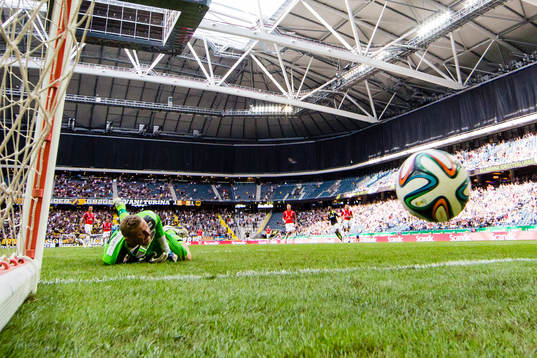 s Nabil Bahoui (ej i bild) gör 1-0 för AIK bakom Kalmars