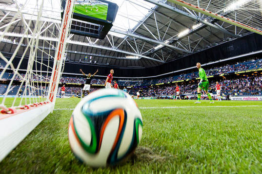 s Ibrahim Moro (ej i bild) gör 2-0 för AIK bakom Kalmars