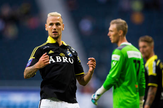 s Alexander Milosevic drar igång publiken