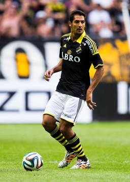 s Celso Borges med bollen