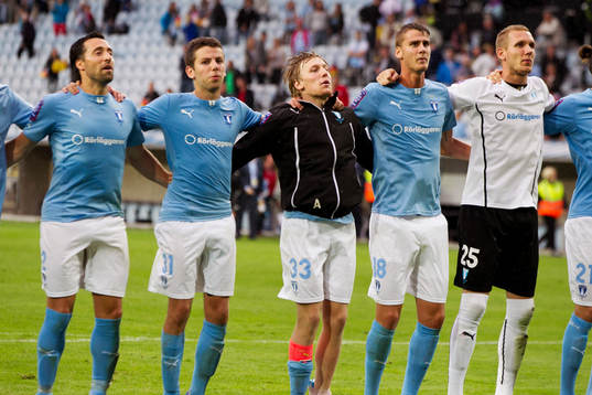 Emil Forsberg från Malmö jublar med laget