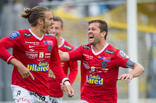 Falkenbergs Tobias Karlsson har kvitterat till 1-1 på