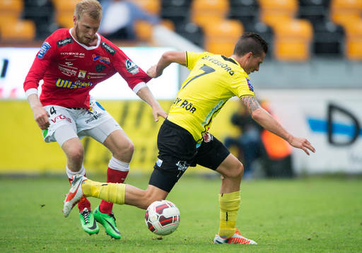 Falkenbergs Per Karlsson och Mjällbys Kristian Haynes i