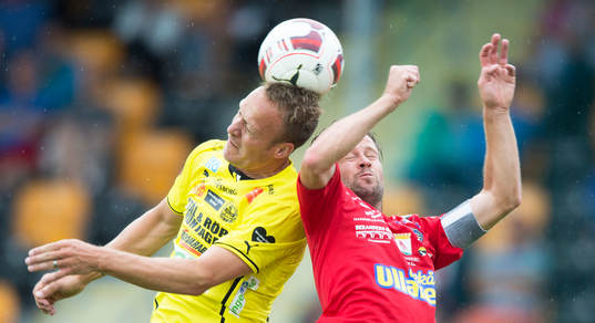 Mjällbys Marcus Ekenberg och Falkenbergs David Svensson i