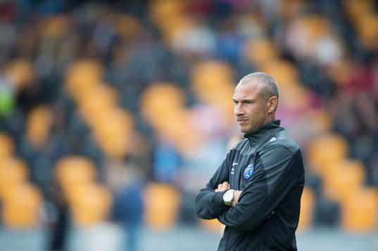 Falkenbergs tränare Henrik Larsson  i