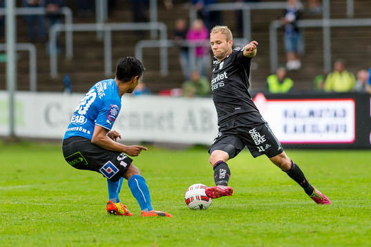 Halmstads Antonio Rojas och IFK Göteborgs Robin Söder