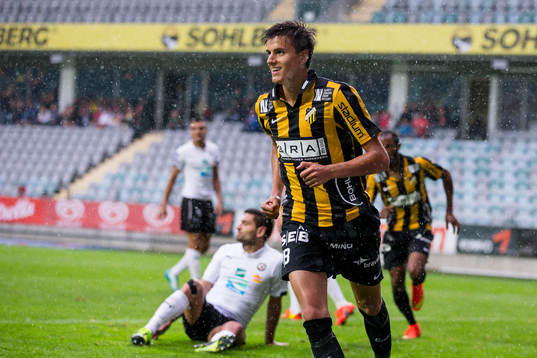 Häckens Alexander Jeremejeff jublar