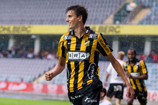 Häckens Alexander Jeremejeff jublar