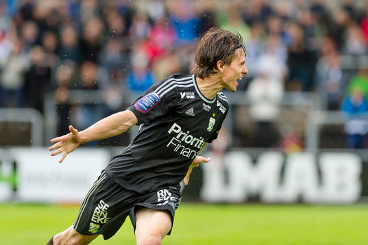 IFK Göteborgs Lasse Vibe kvitterar till 2-2 och jublar