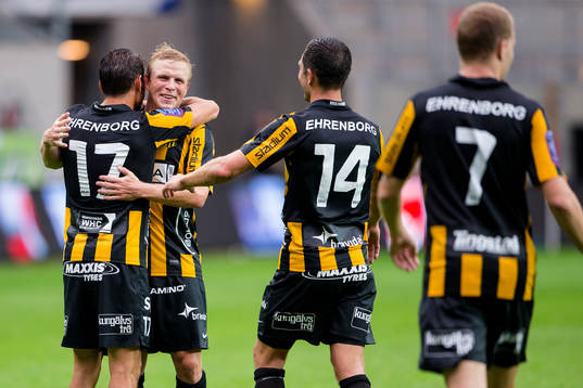 Häckens Björn Anklev kramas om av David Frölund