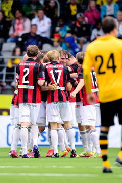 Brommapojkarnas spelare jublar