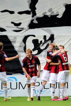 Brommapojkarnas spelare jublar