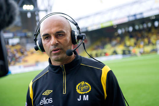 Elfsborgs tränare Jan Mian blir intervjuad innan