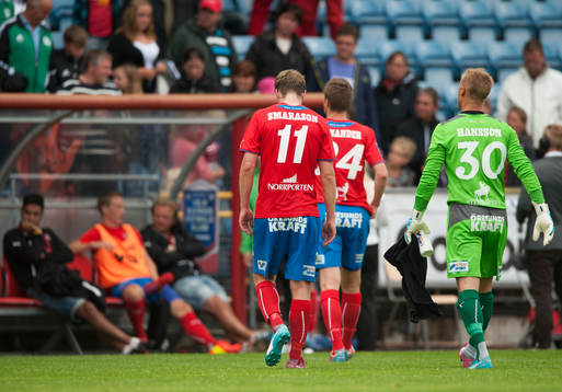 Deppigt när Helsingborgs Arnor Smarason, Anton Kinnander