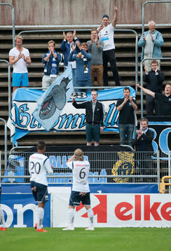 Gefles supporters tackade spelarna i