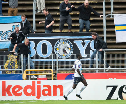 Gefles Dioh Williams har gjort 0-1 och de tillresta