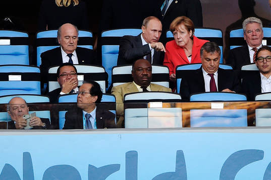 FIFAs president Sepp Blatter blundar medans Rysslands