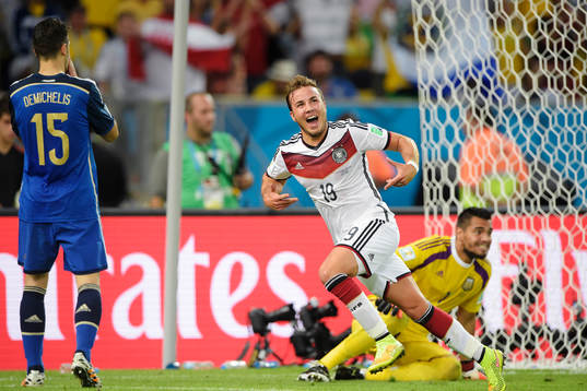 Tysklands Mario Götze  jublar
