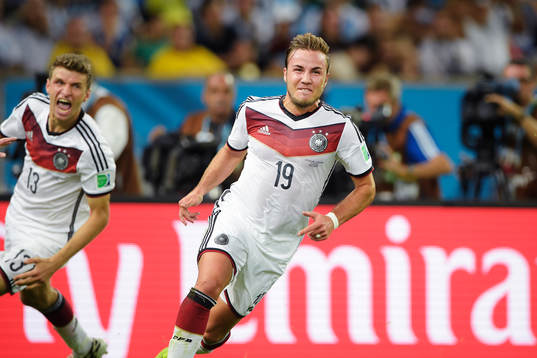 Tysklands Mario Götze Thomas Müller  jublar
