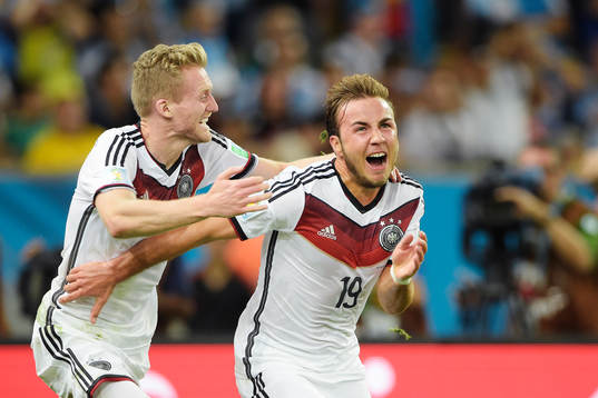 Tysklands Mario Götze och Andre Schuerrle jublar