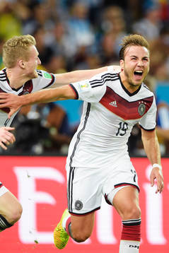 Tysklands Mario Götze och Andre Schuerrle jublar