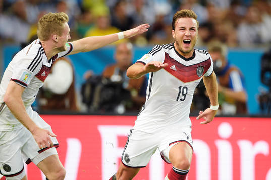 Tysklands Mario Götze och Andre Schuerrle jublar