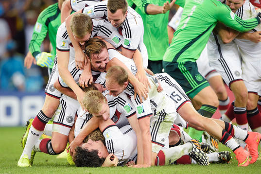 Tysklands spelare jublar