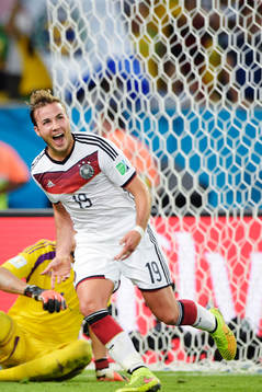 Tysklands Mario Götze jublar