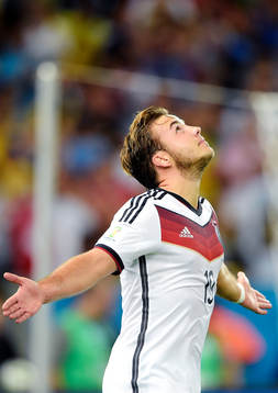 Tysklands Mario Götze jublar