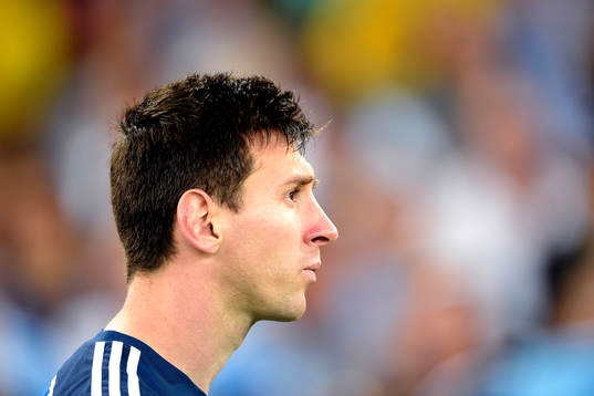 Argentinas Lionel Messi deppar