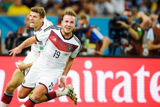 Tysklands Mario Götze och Thomas Müller jublar