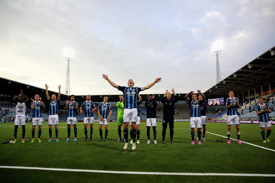 Djurgården jublar och tackar sina supportrar