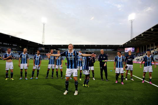Djurgården med Emil Bergström längst fram jublar och