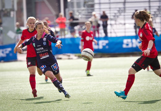 Match i Gothia Cup mellan Bayer Leverkusen och Linköping