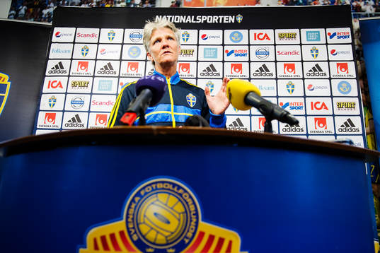 Sveriges förbundskapten Pia Sundhage presenterar