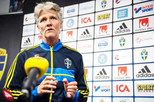 Sveriges förbundskapten Pia Sundhage presenterar