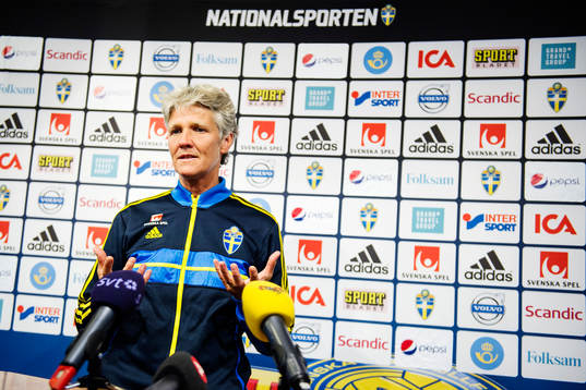 Sveriges förbundskapten Pia Sundhage presenterar