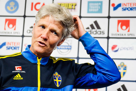 Sveriges förbundskapten Pia Sundhage presenterar