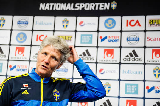 Sveriges förbundskapten Pia Sundhage presenterar