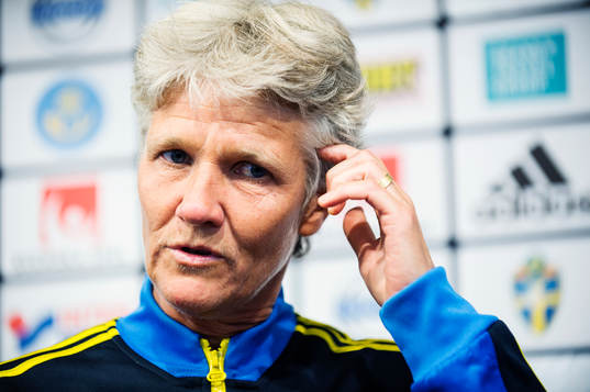 Sveriges förbundskapten Pia Sundhage presenterar