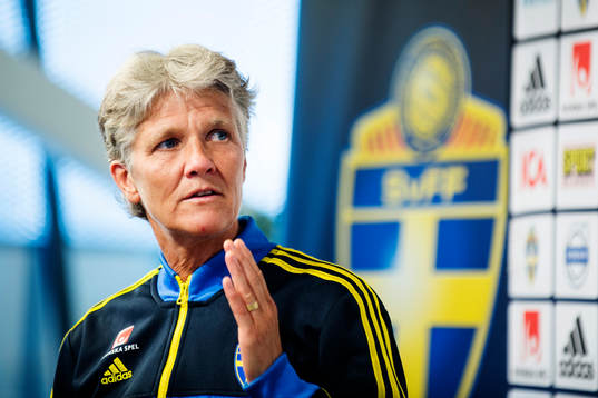 Sveriges förbundskapten Pia Sundhage presenterar