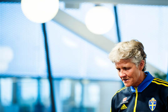 Sveriges förbundskapten Pia Sundhage presenterar