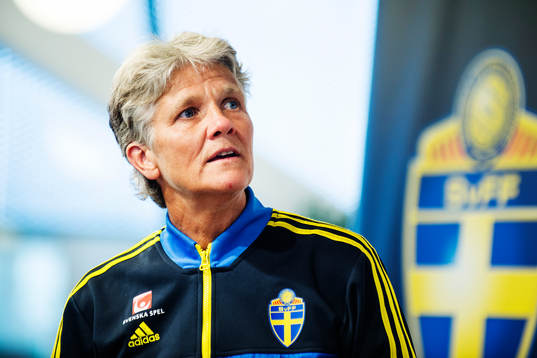Sveriges förbundskapten Pia Sundhage presenterar