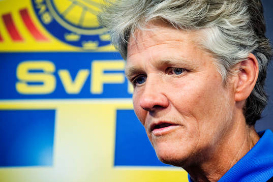Sveriges förbundskapten Pia Sundhage presenterar
