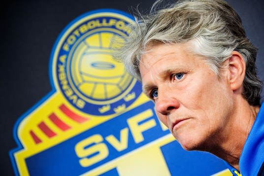 Sveriges förbundskapten Pia Sundhage presenterar