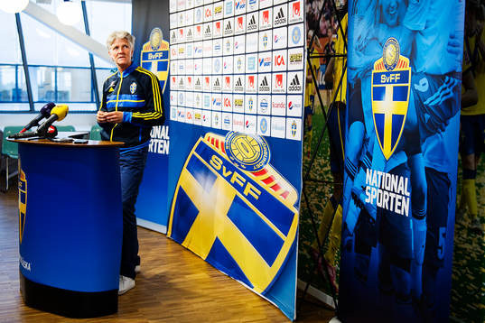 Sveriges förbundskapten Pia Sundhage presenterar